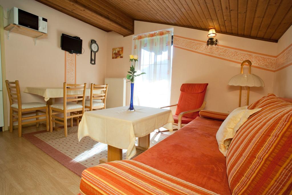 Familiengastehaus Ingrid Apartment Sankt Martin am Tennengebirge Room photo